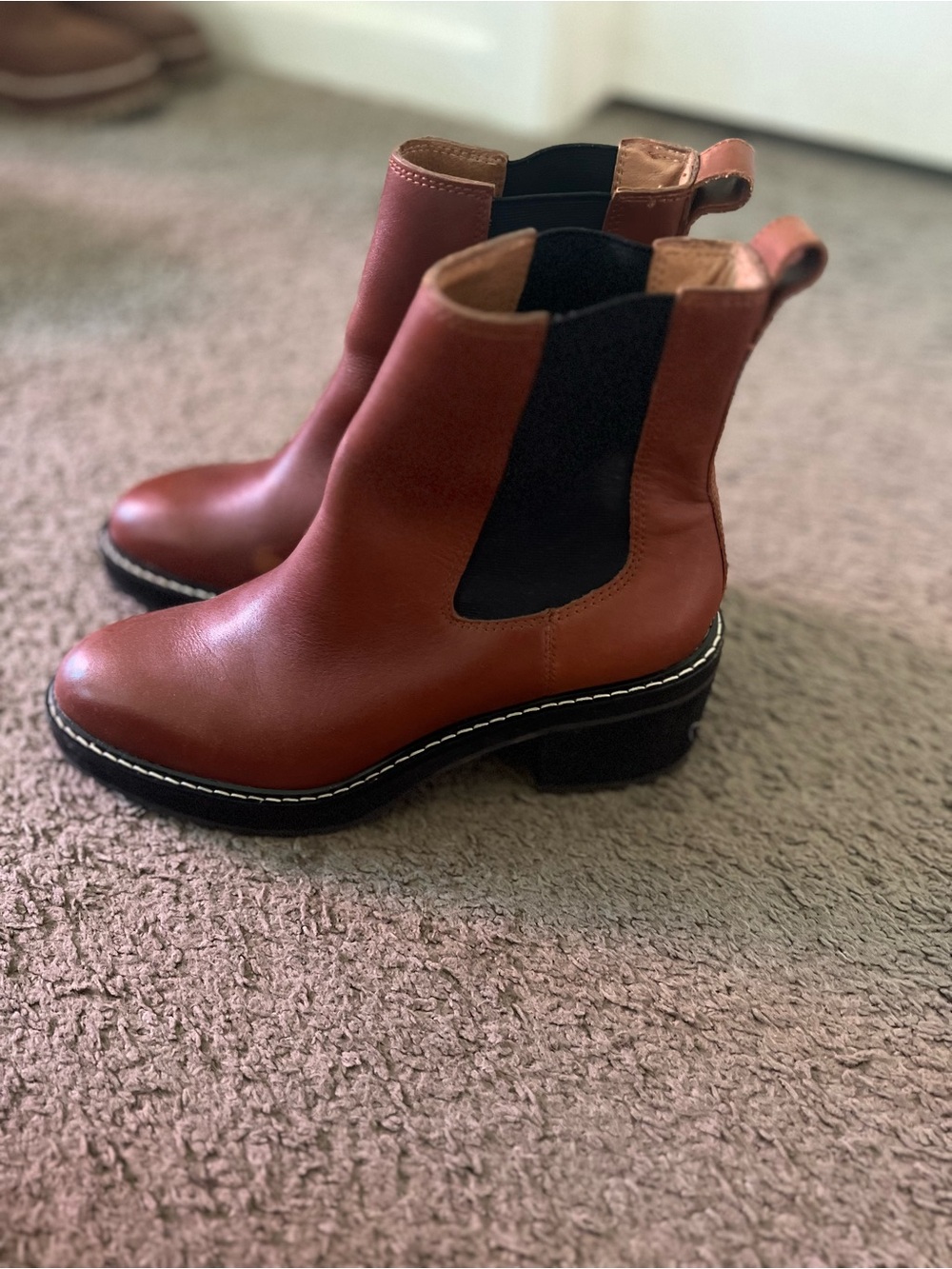 Madewell Chestnut Leather Chelsea Boots with Black Elastic - Picture 4 of 5